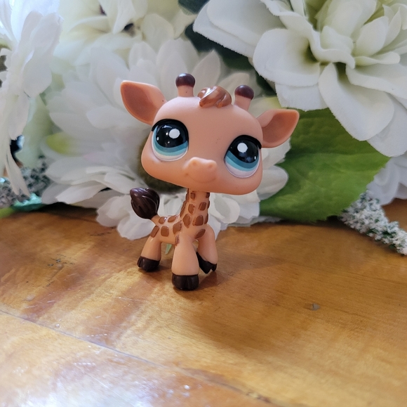 Littlest Pet Shop LPS #1610 Giraffe Cream Brown Blue Eyes 2007 - Picture 2 of 11